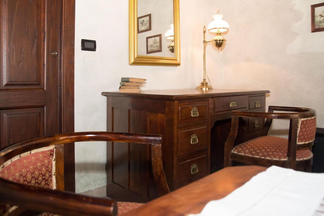 Casa Del Grande Vecchio Bed & Breakfast Airasca ภายนอก รูปภาพ