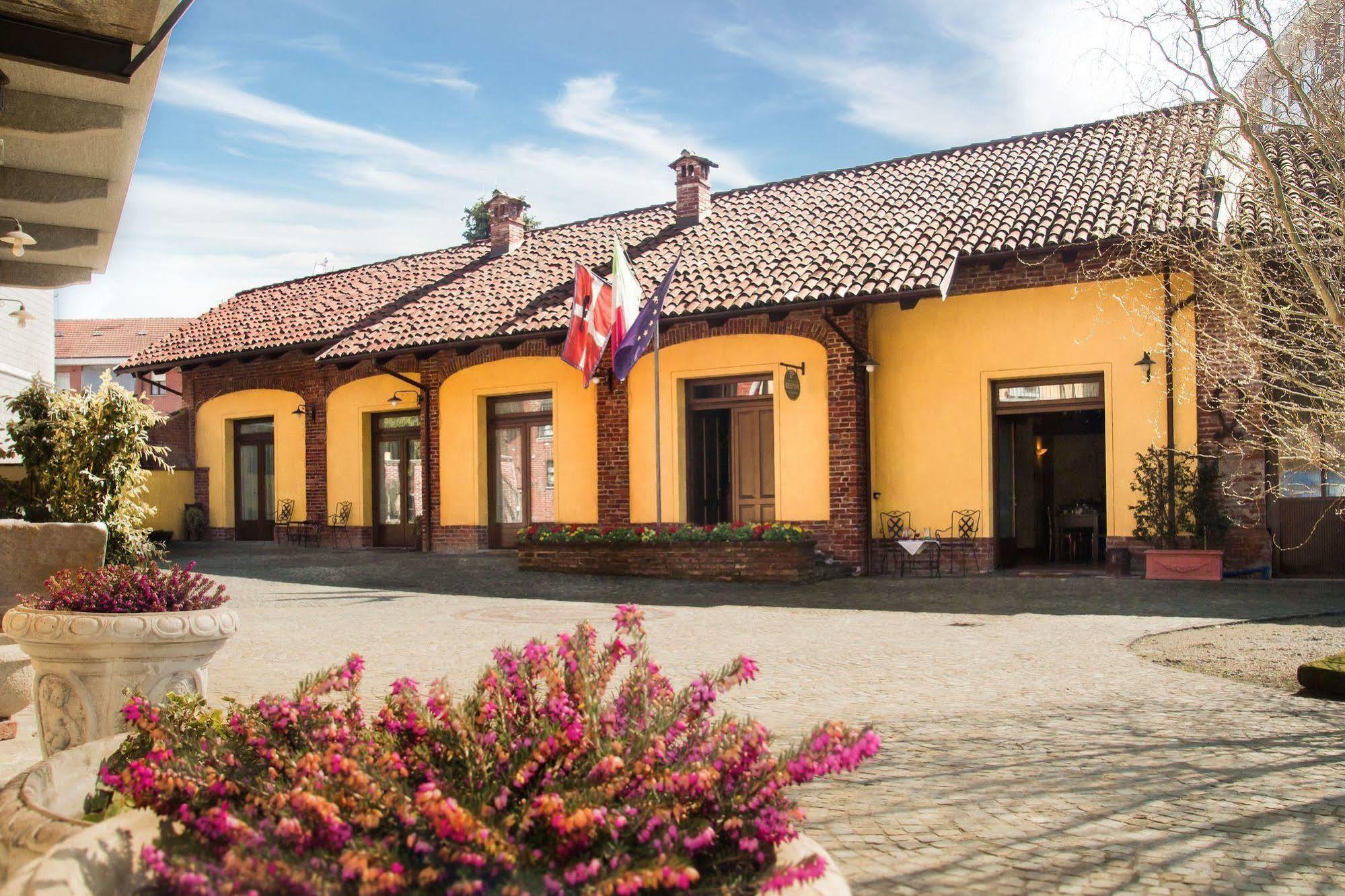 Casa Del Grande Vecchio Bed & Breakfast Airasca ภายนอก รูปภาพ